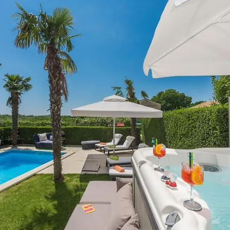Palma With Pool And Garden