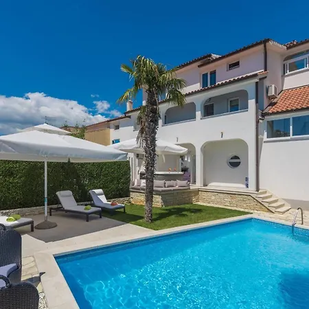 Villa Palma With Pool And Garden Selina