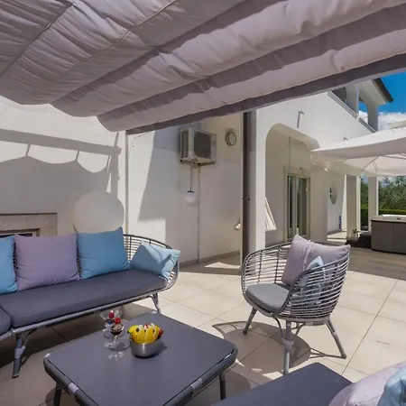 Palma With Pool And Garden Villa